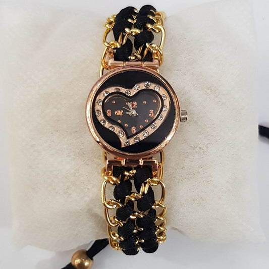 Elegant Heart-Motif Bracelet Watch – Stylish Crystal-Encrusted Women’s Timepiece